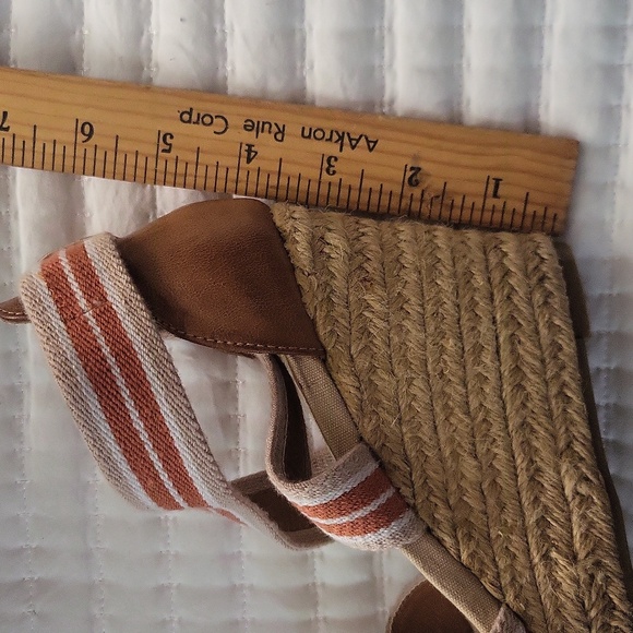 Kenneth Cole Reaction Slip on wedge heel Sandal Size 8 New With Box - Picture 8 of 9